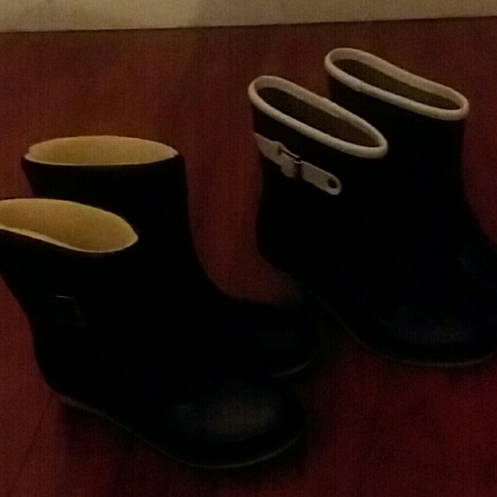 Black rain boots - Picture 1 of 2